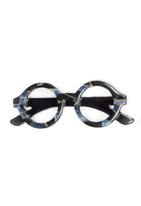 Broche negro y azules gafas