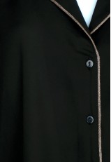 Camisa pijamera negra con botones en los puños